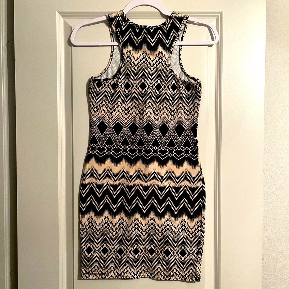 Geometric Chevron Bodycon Dress - Picture 2 of 4